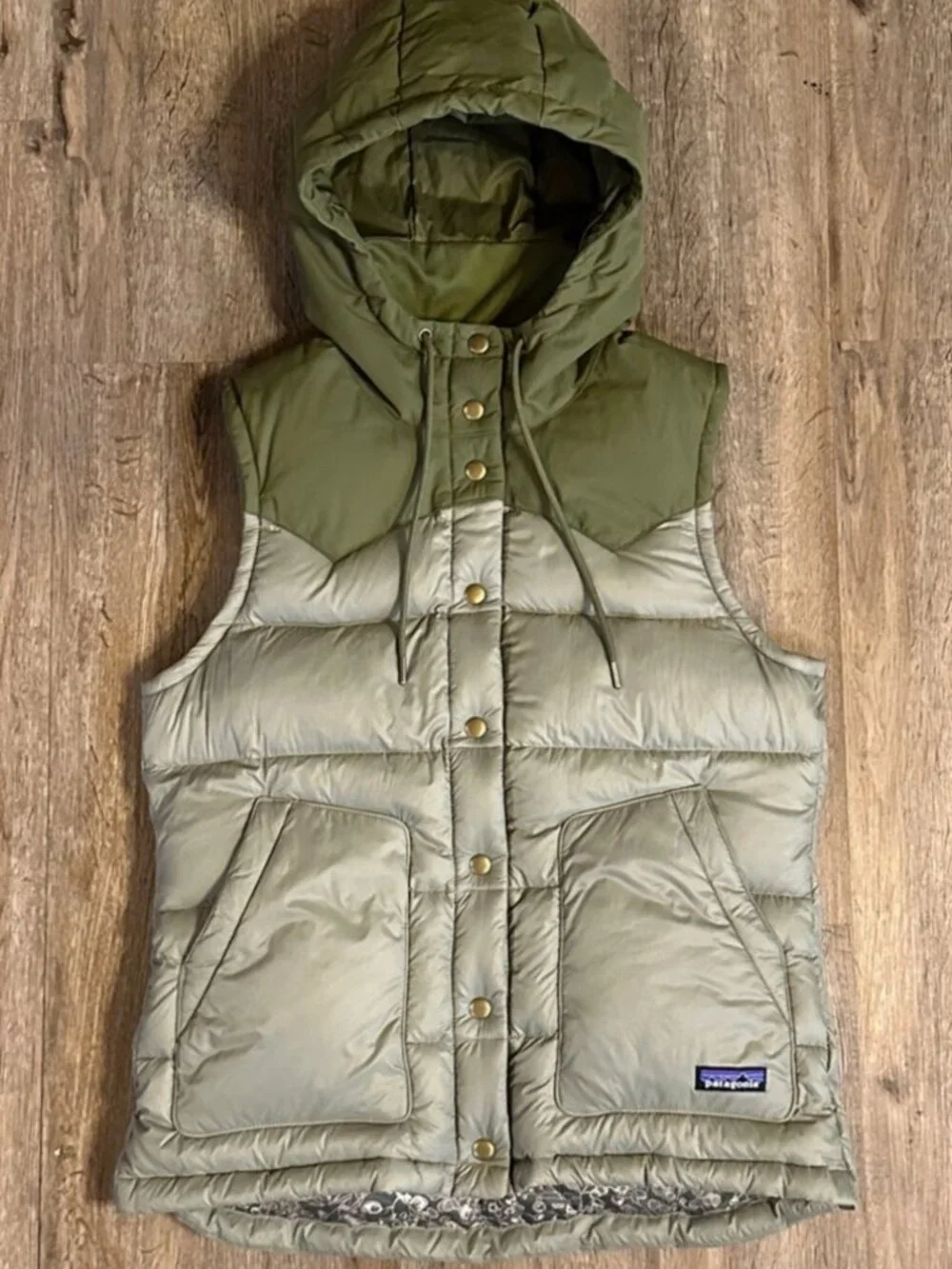 Patagonia Women's Bivy Hooded Down Vest Small Green Recycled Puffer EUC